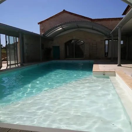 De L'atelier Et De La Piscine Pour 25 Personnes Holiday home