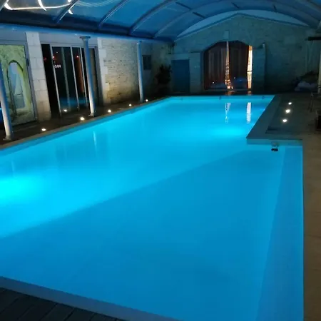 De L'atelier Et De La Piscine Pour 25 Personnes *