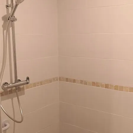 De L'atelier Et De La Piscine Pour 25 Personnes *