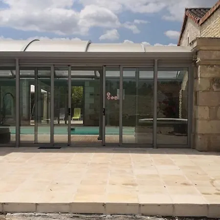 De L'atelier Et De La Piscine Pour 25 Personnes *
