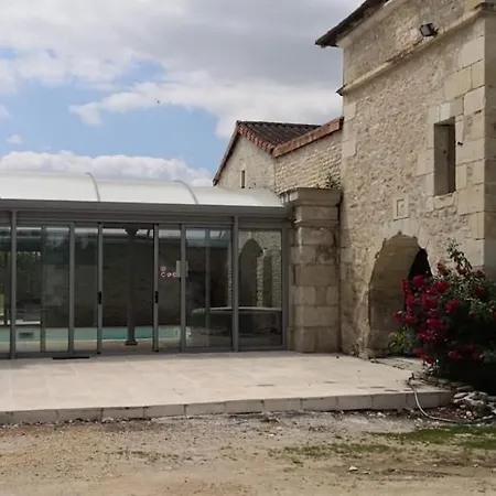 De L'atelier Et De La Piscine Pour 25 Personnes Jaunay-Clan