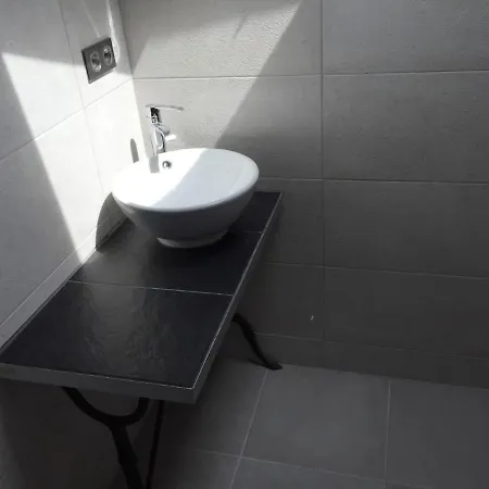 De L'atelier Et De La Piscine Pour 25 Personnes Jaunay-Clan