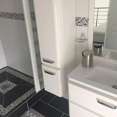 De L'atelier Et De La Piscine Pour 25 Personnes Jaunay-Clan