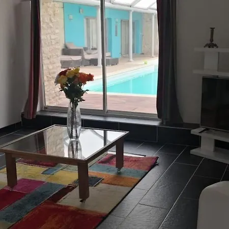 De L'atelier Et De La Piscine Pour 25 Personnes