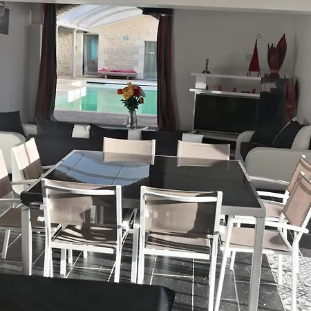 De L'atelier Et De La Piscine Pour 25 Personnes Jaunay-Clan